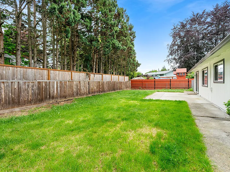 1378 NE Centurion Dr — Photo 31