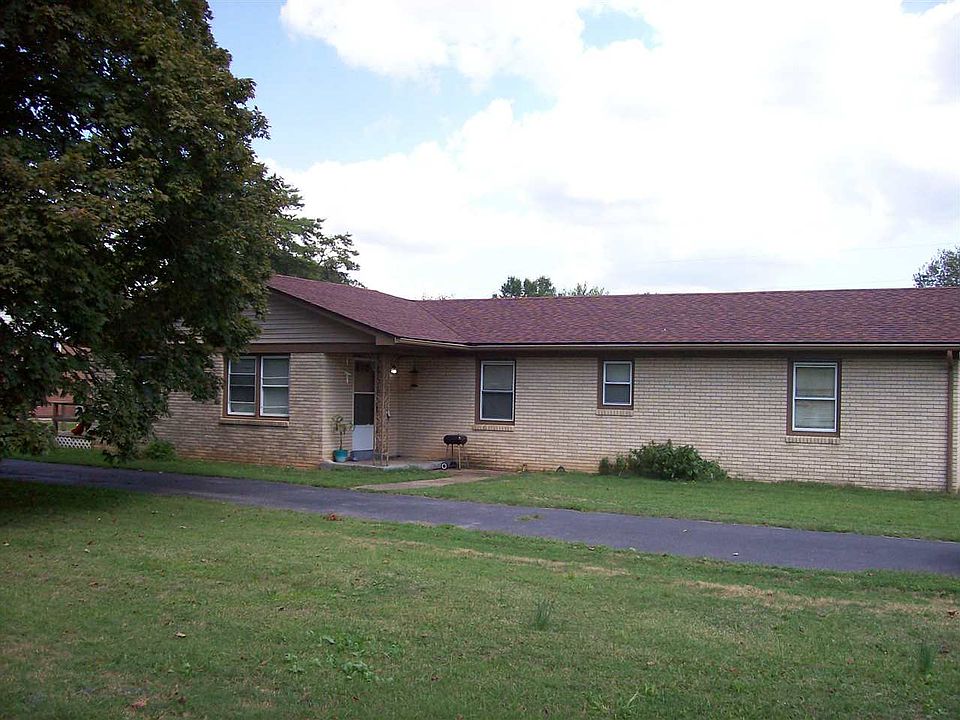 1st image of 702 Willoughby Ln