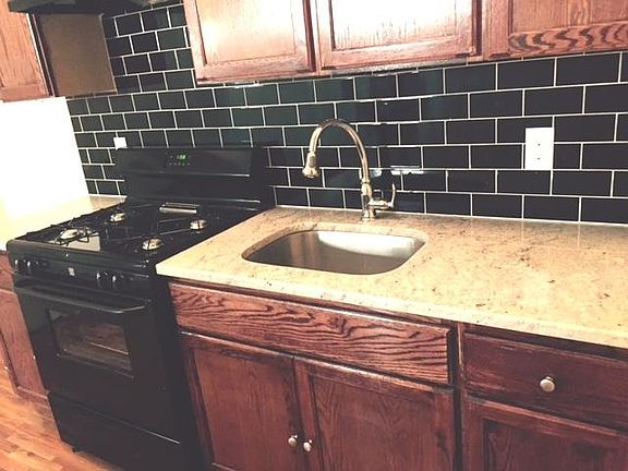 4th image of 517 Washington St #1