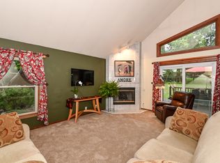 2680 E Fenway Dr, Oak Creek, WI 53154