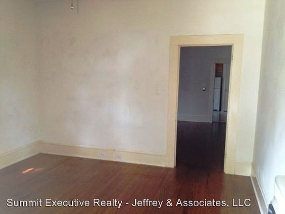 3rd image of 928 Elmwood St