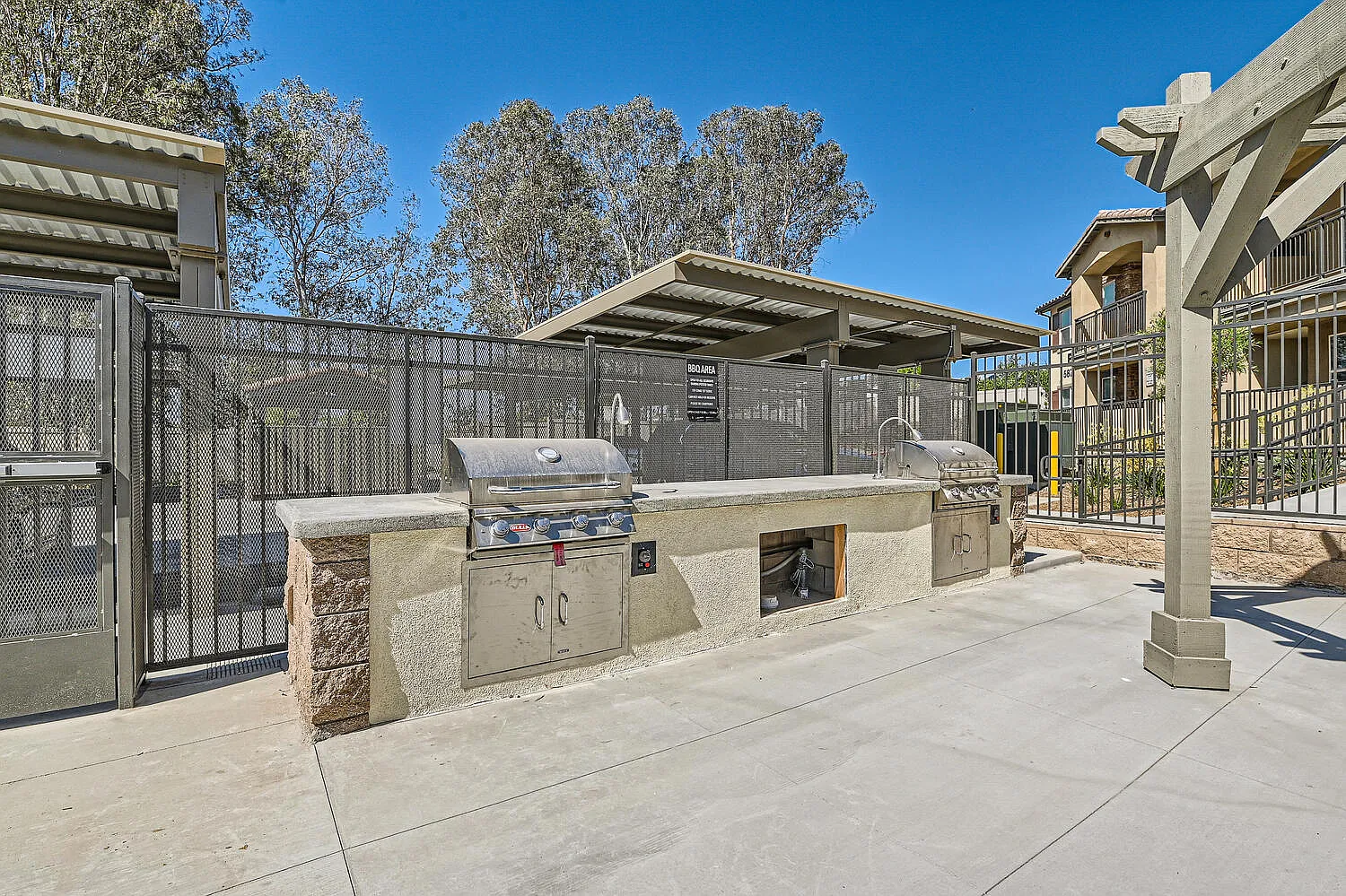 Pinebrook Apartments — Photo 3