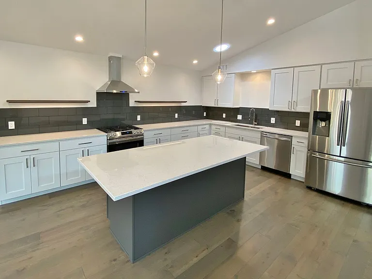 100 W Hummingbird Ln — Photo 4