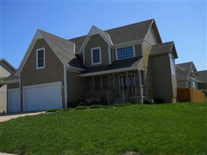 3 car garage and Patio