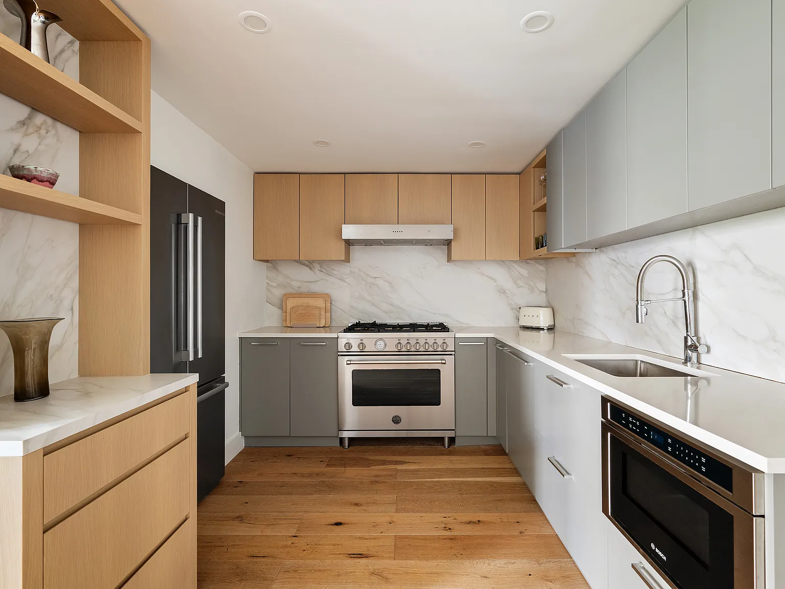 422 West 49th Street — Photo 3