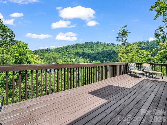 2nd image of 8 Sunny Ridge Dr