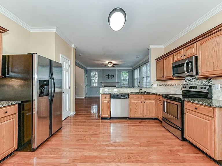 17201 Commons Crossing Dr — Photo 13