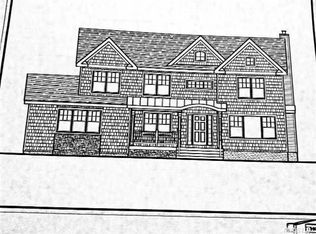 44 S Bay Ave, Islip, NY