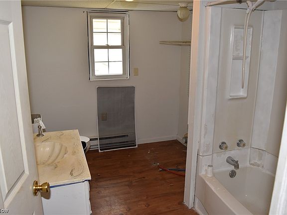 5th image of 3725 Lincoln Ave