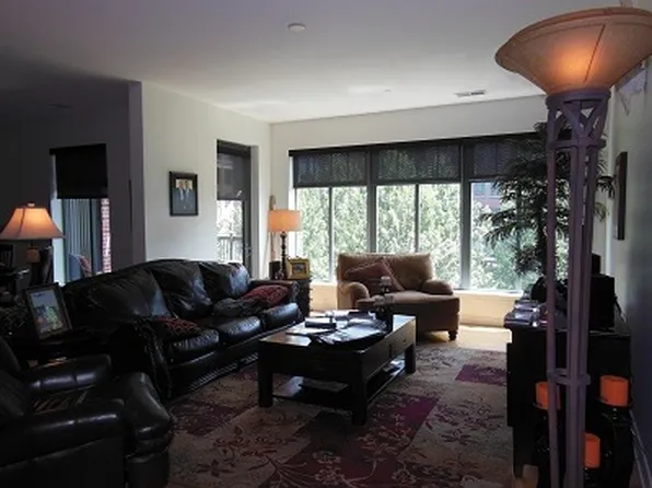 251 Burnham Sq Unit 402, Columbus, OH 43215