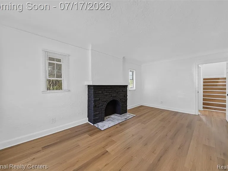 13527 Winthrop St — Photo 7