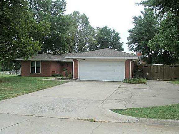 2nd image of 600 Victoria Dr
