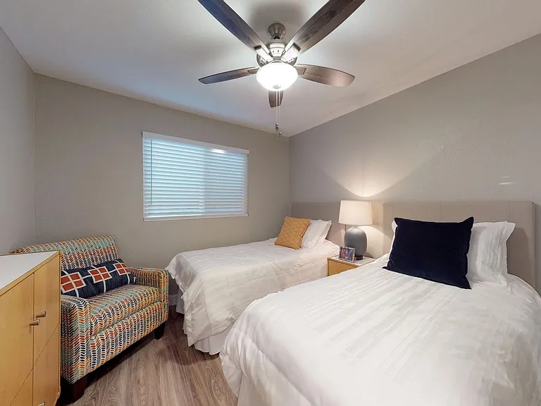 303 W Clemmens Ln — Photo 16