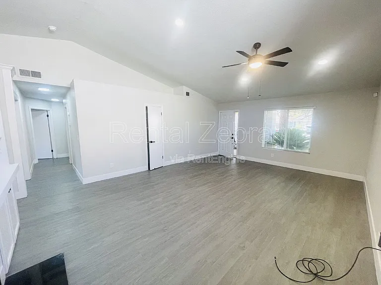 423 El Portal Ct — Photo 9