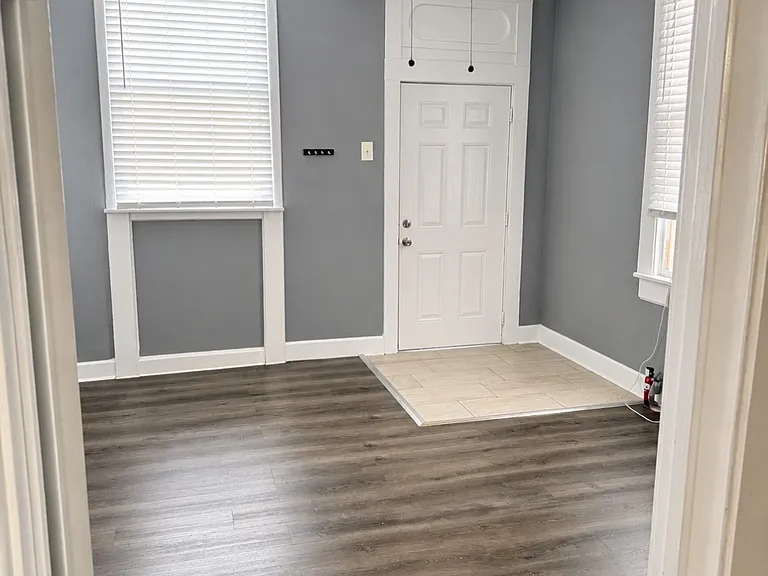804 Whitney Ave — Photo 4