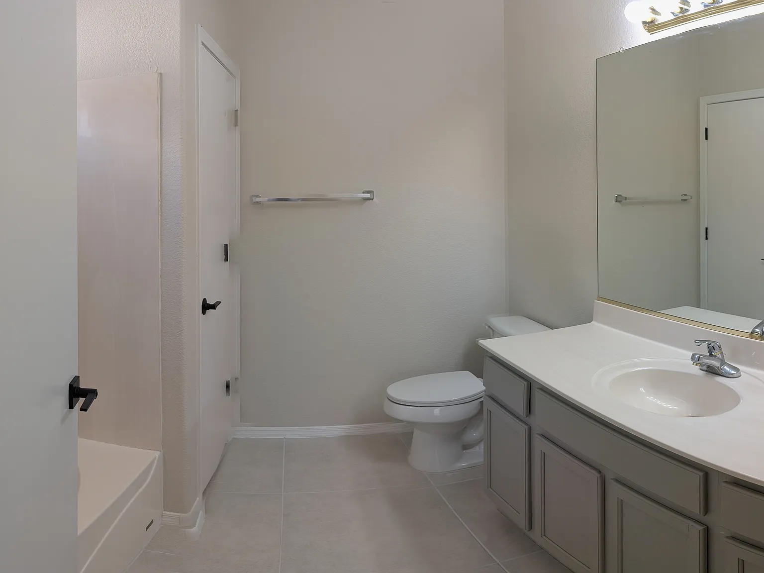 1695 E Los Alamos St — Photo 3
