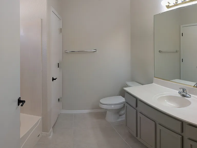 1695 E Los Alamos St — Photo 4