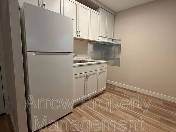 3rd image of 2119 Arbor St APT 203