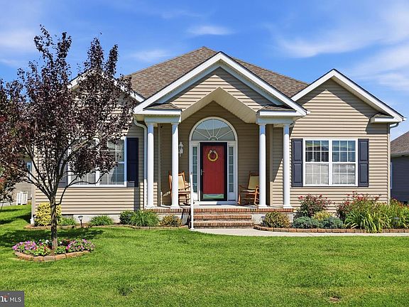 4th image of 37 Little Birch Dr