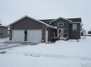 406 Ironwood Dr, Hartford, SD 57033