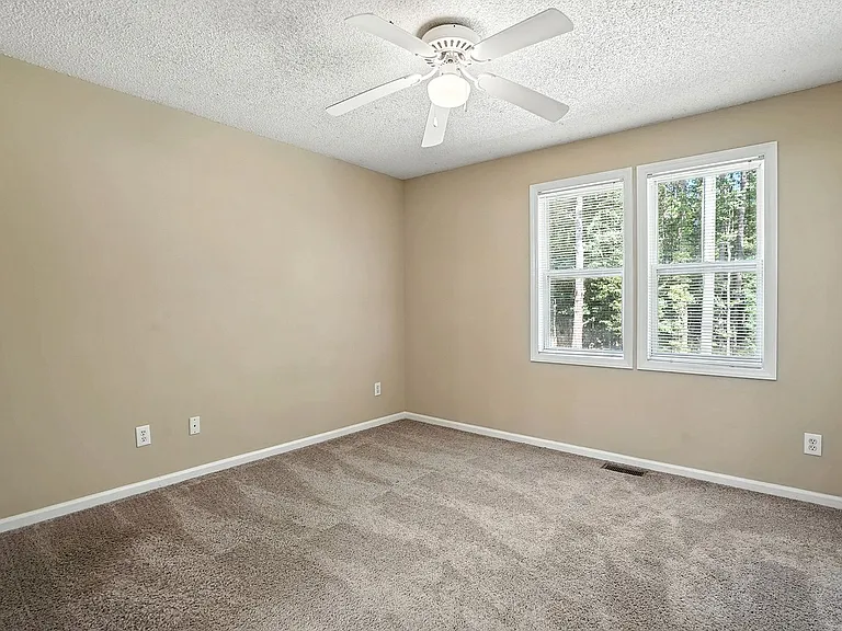 281 Marshbanks St — Photo 6