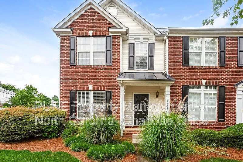 3 bed, 2.5 bath, 1450 sqft, $1,825 — Photo 3