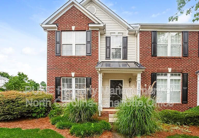 18040 Delmas Dr — Photo 2