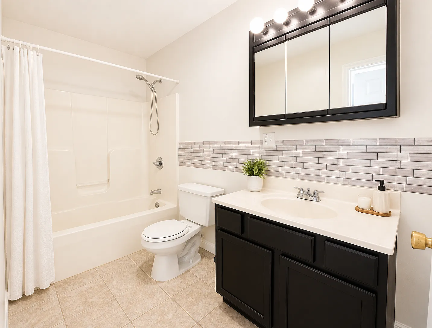 4 bed, 1395 sqft, $2,499 — Photo 4