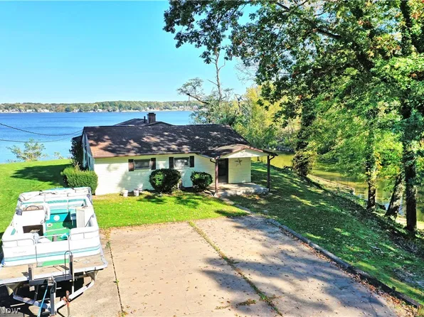 767 Grandview Rd, Lake Milton, OH 44429
