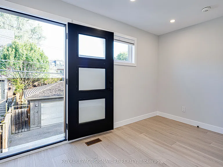 20 Kewbeach Ave #LANEWAY UPPER — Photo 25