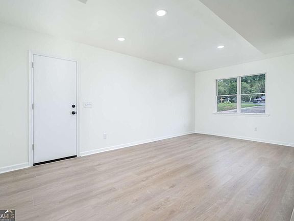 5th image of 118 Jade Ln