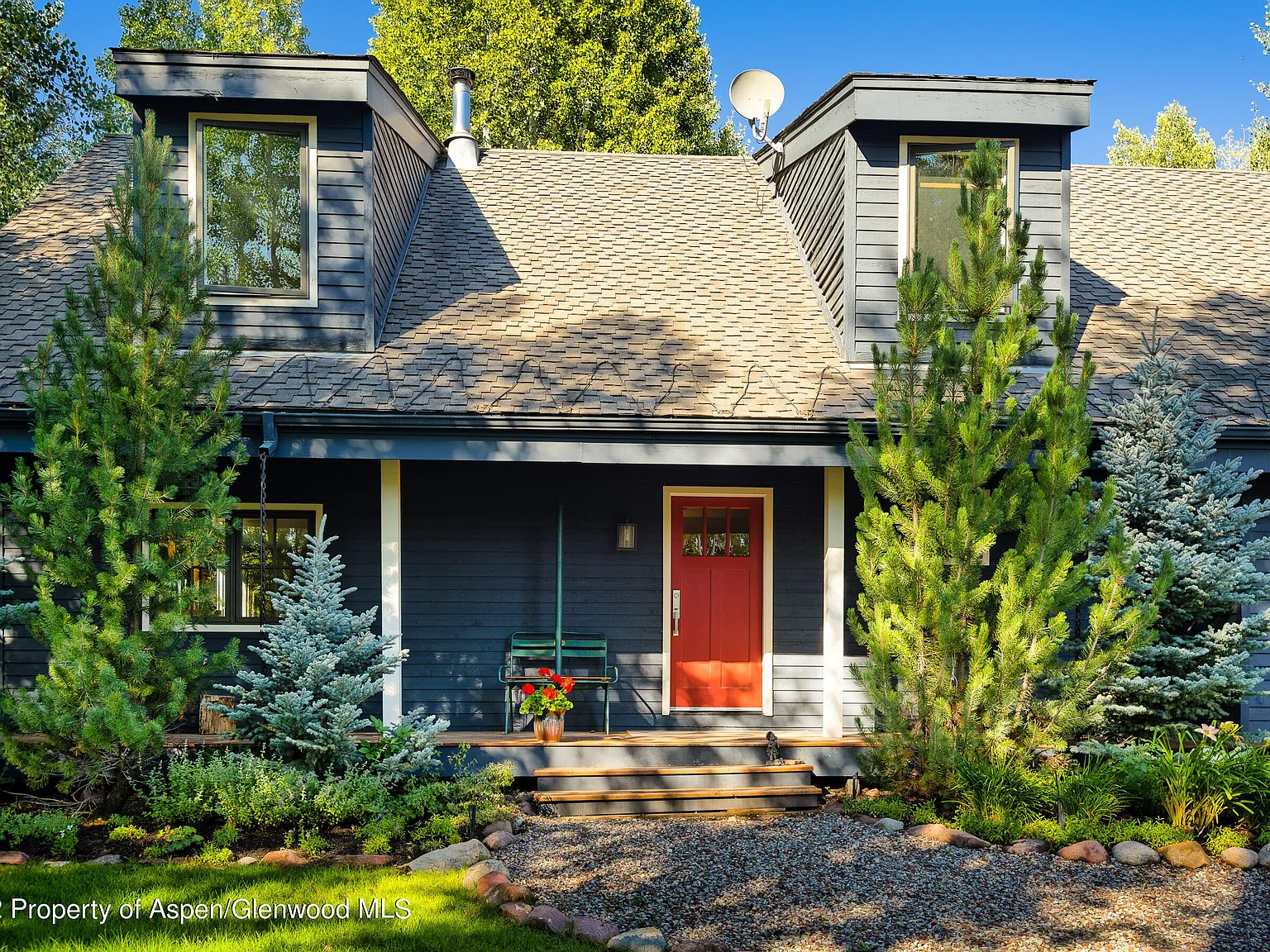 4 bed, 2.5 bath, 2718 sqft, $22,500 — Photo 2