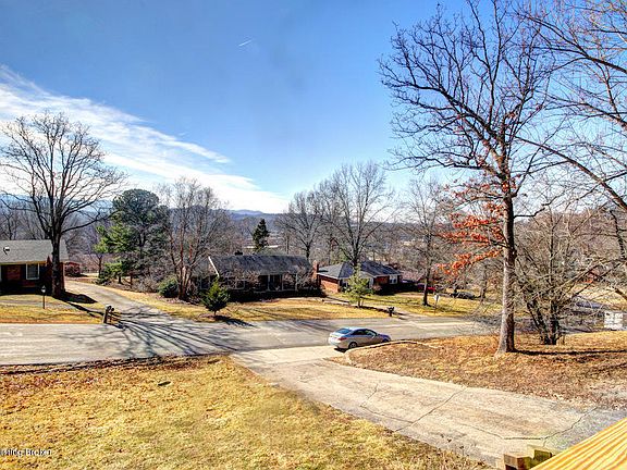 2nd image of 2905 Windsor Forest Dr
