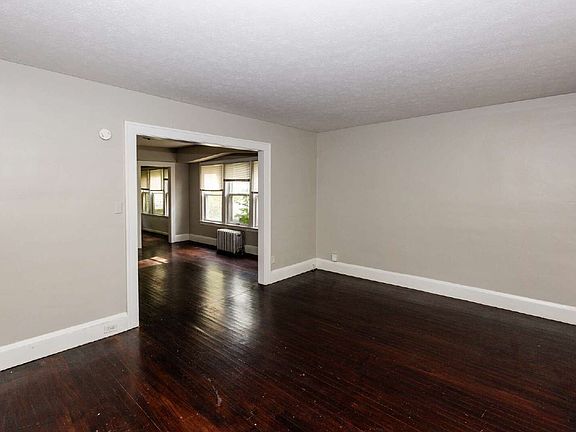 4th image of 1499 Maple Rd