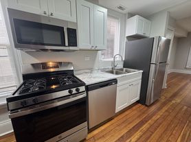 2052 N Dayton St, 2 Bedroom - 1 Bathroom