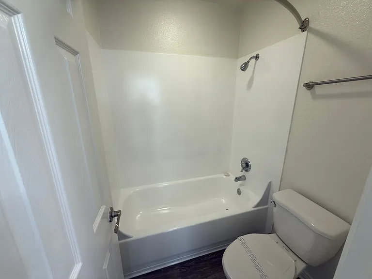 Pointe Pacific Apartment Homes — Photo 27