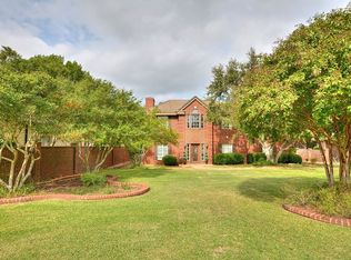 8 Chameleon Ct, The Hills, TX 78738