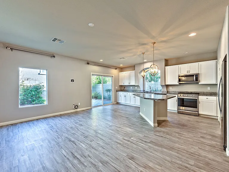 10616 Aphrodite St — Photo 4