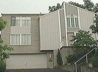 119 Vanderbilt Dr, Pittsburgh, PA 15243