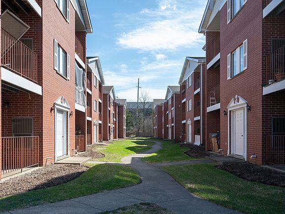 2nd image of 489 Leslie Ct APT 301