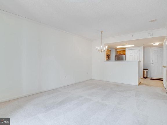 5th image of 3835 9th St #905E