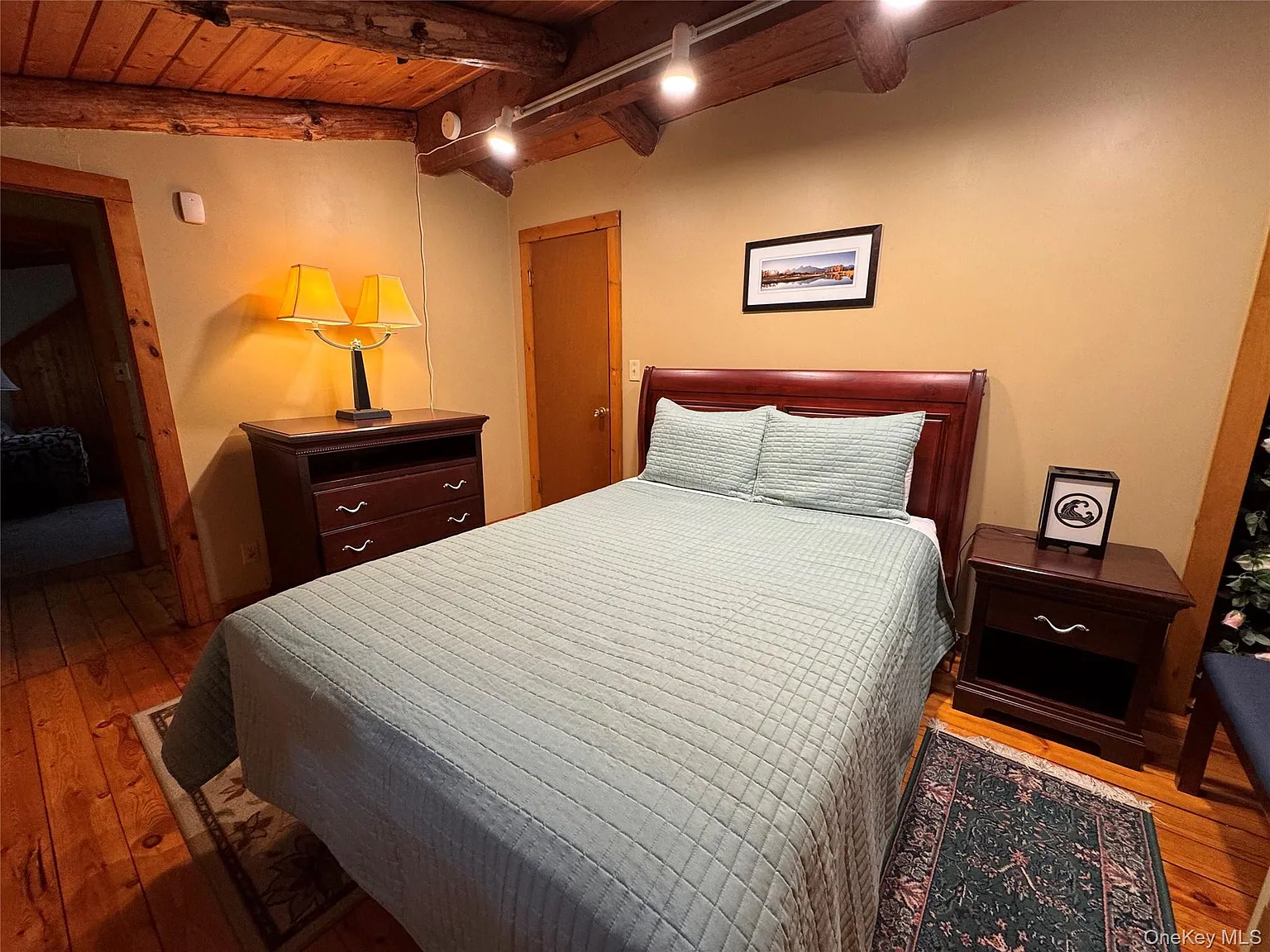 3 bed, 2.0 bath, 2000 sqft, $2,700 — Photo 2