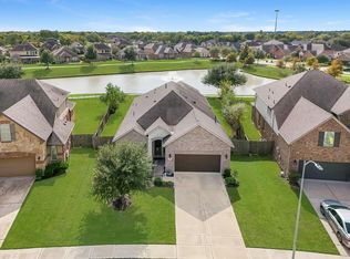 12818 Oak Falls Dr, Pearland, TX 77584