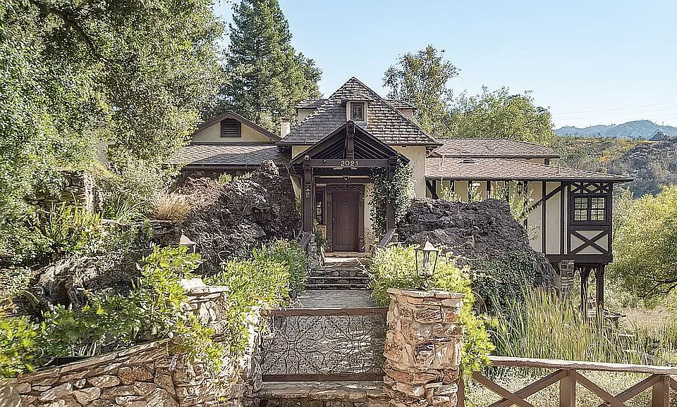 2nd image of 2021 Lakeshore Dr