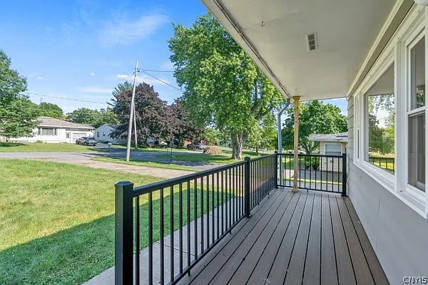 3 bed, 1.0 bath, 1356 sqft, $2,600 — Photo 3