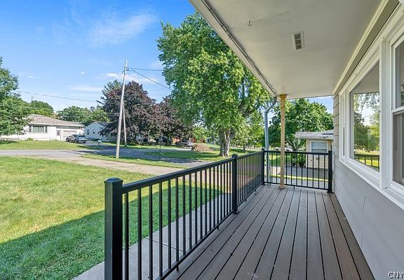 3rd image of 25 Franklin Ave