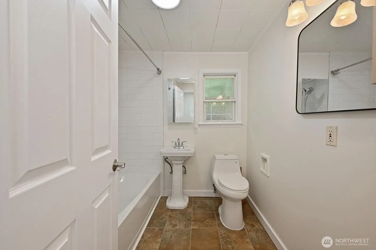 2 bed, 840 sqft, $2,200 — Photo 1