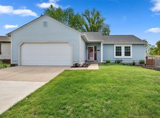 1518 Lynndale Dr, Saint Charles, MO