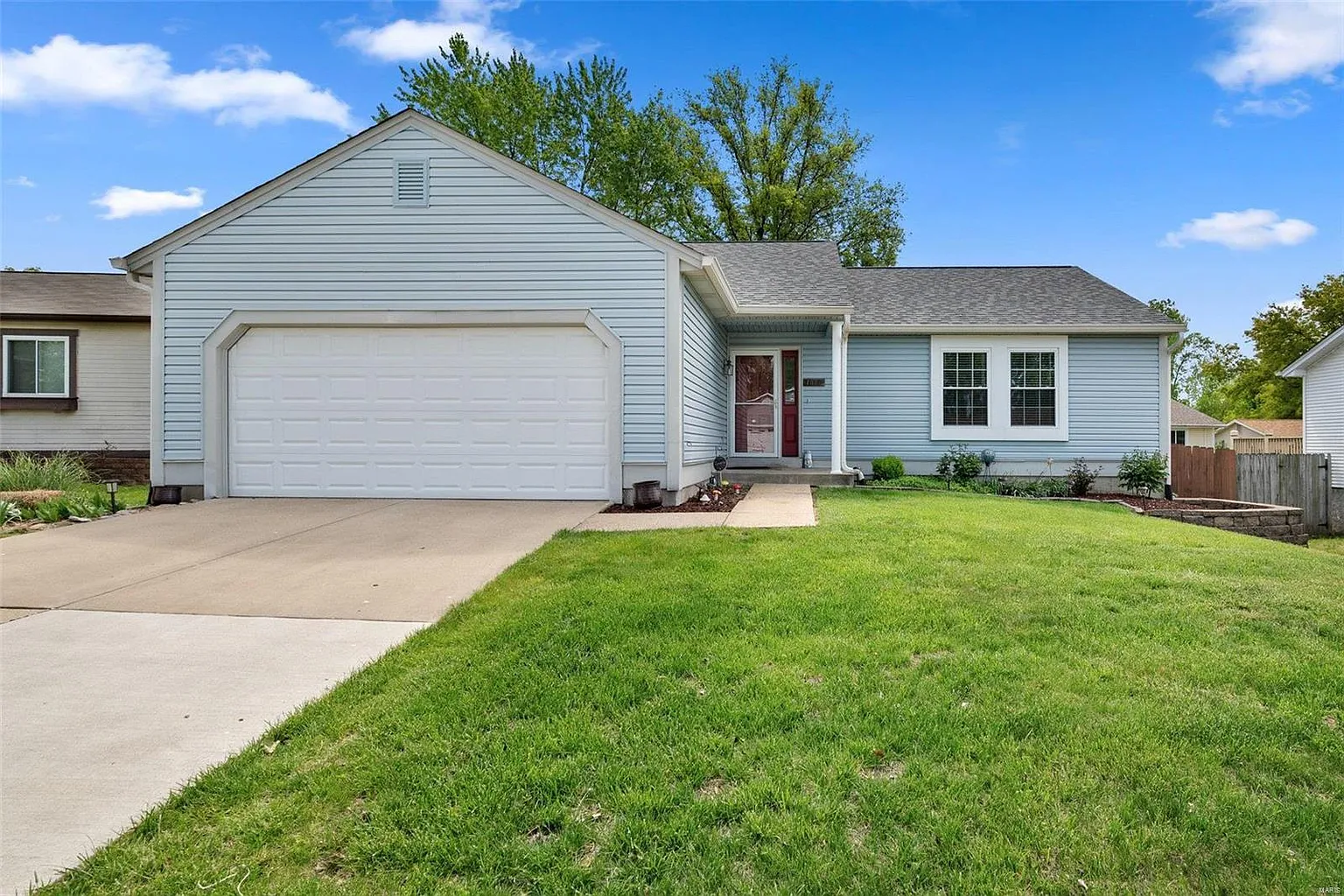 1518 Lynndale Dr photo 1