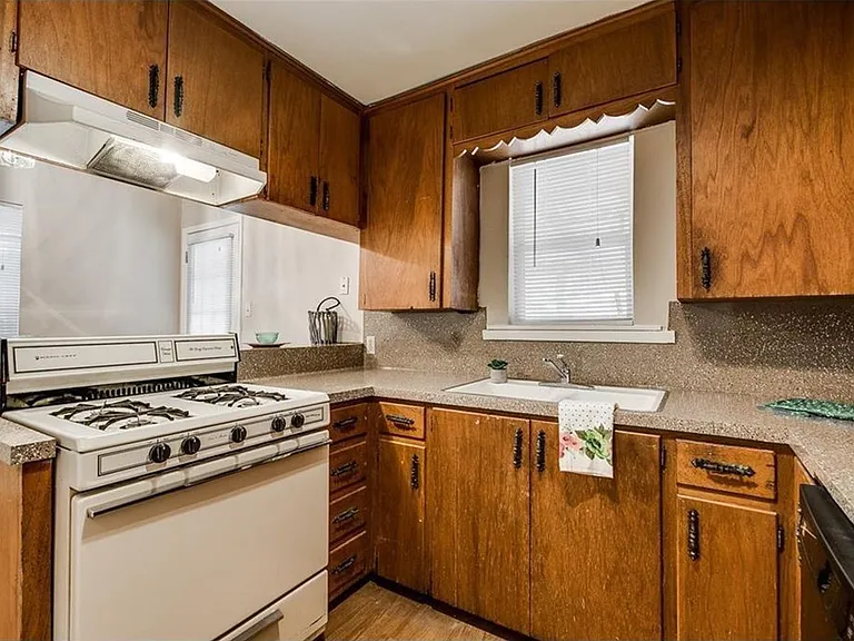 404 Franklin Blvd #A — Photo 12